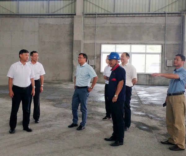 集團公司黨委委員、股份公司黨委書記、總經(jīng)理蔣培進到矸石項目部...