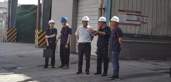 集團(tuán)公司黨委委員、股份公司黨委書記、總經(jīng)理蔣培進(jìn)到建材公司調(diào)...