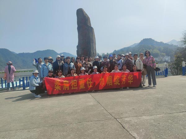 公司機(jī)關(guān)黨支部、工程服務(wù)支部聯(lián)合舉辦“三八”節(jié)主題活動(dòng)