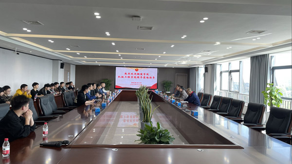 銅陵學院機械工程學院院長一行到公司參觀交流 銅陵學院機械工程學院院長一行到公司參觀交流