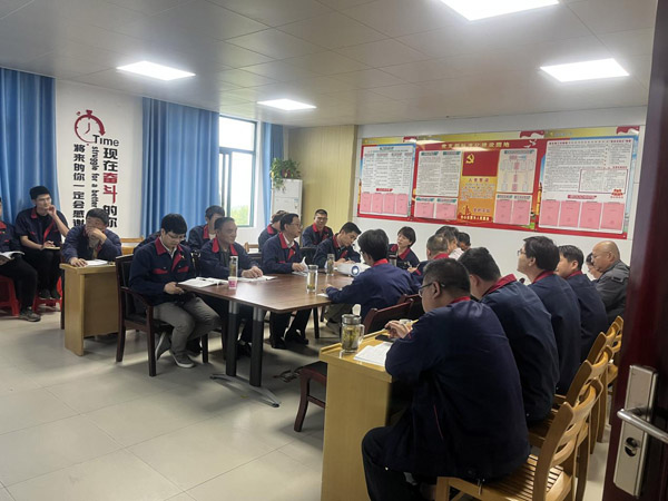 王伍升到建材研究室、建材公司調(diào)研